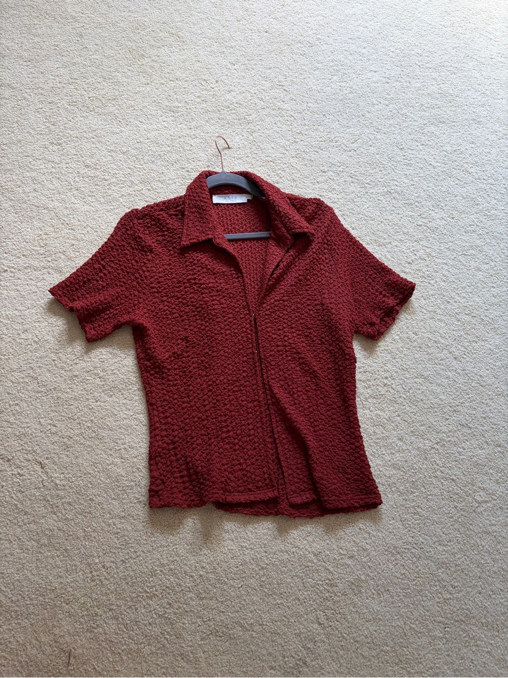 ASTR Textured Short-Sleeve Button-Down Top - Burgundy